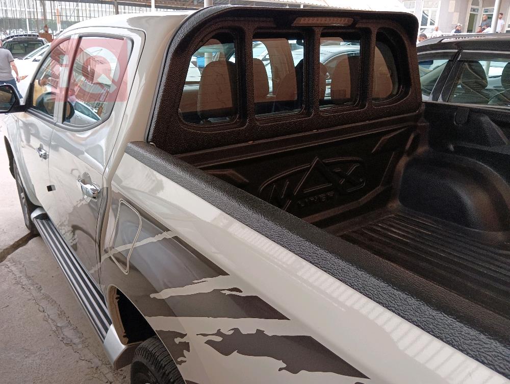 ميتسوبيشي L200